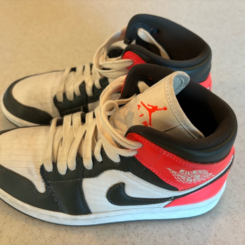 Jordan 1 Mid - Pink / khaki / black - Women size 7.5